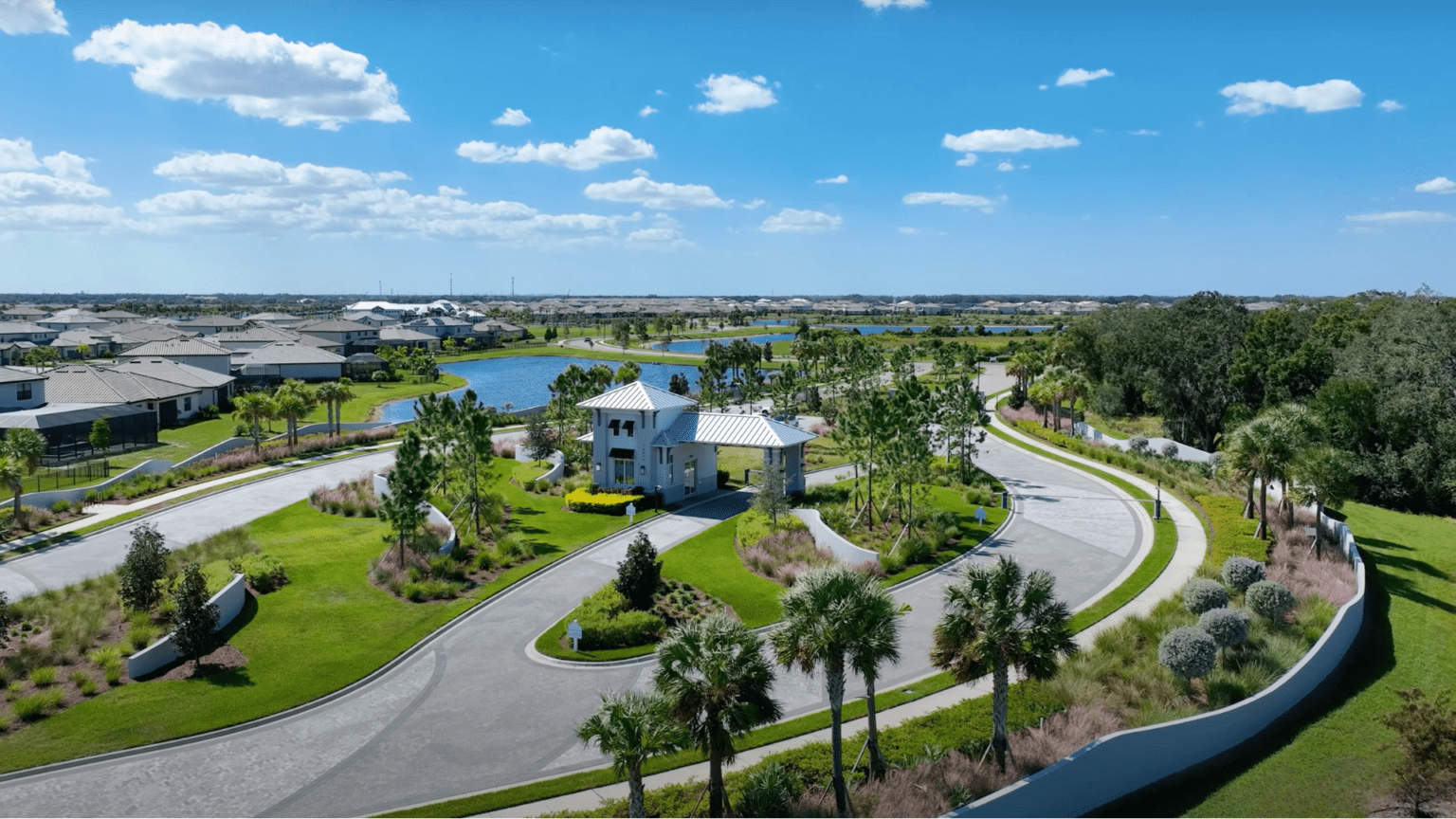 Gated entry Lorraine Lakes