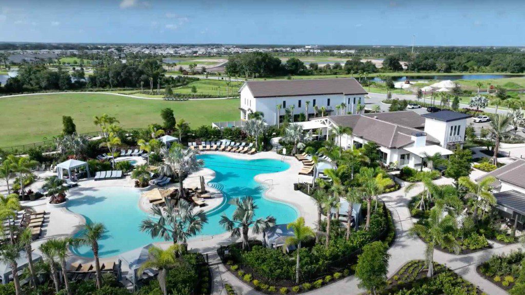 Resort Club Pool at Star Farms